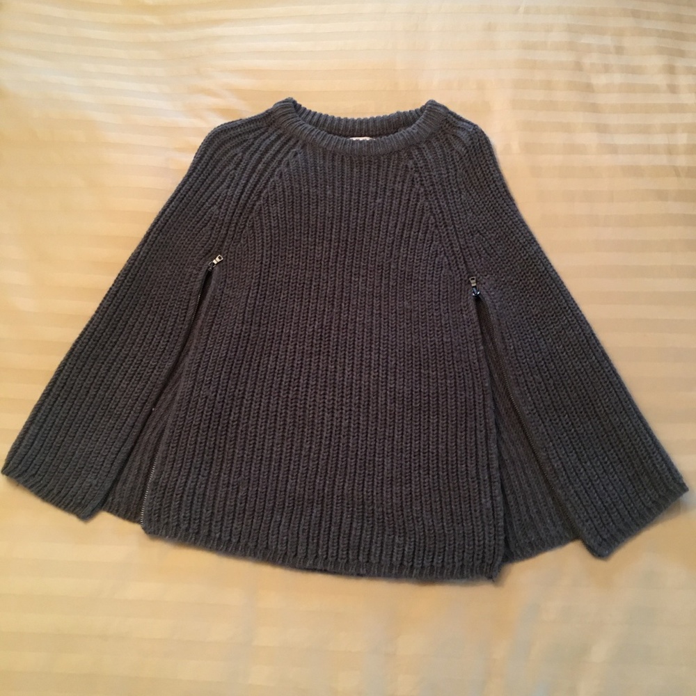 Chunky Knit Sweater Cape – Size XS/S